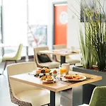 Hotel Restaurant Athena 4*