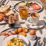 Hotel Restaurant Athena 4*