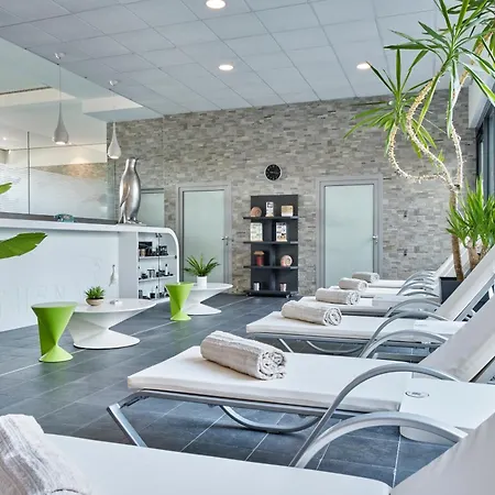 Hotel Restaurant Athena 4*