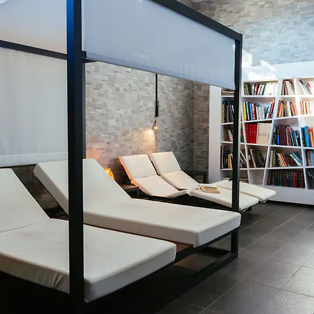 Hotel Restaurant Athena 4*